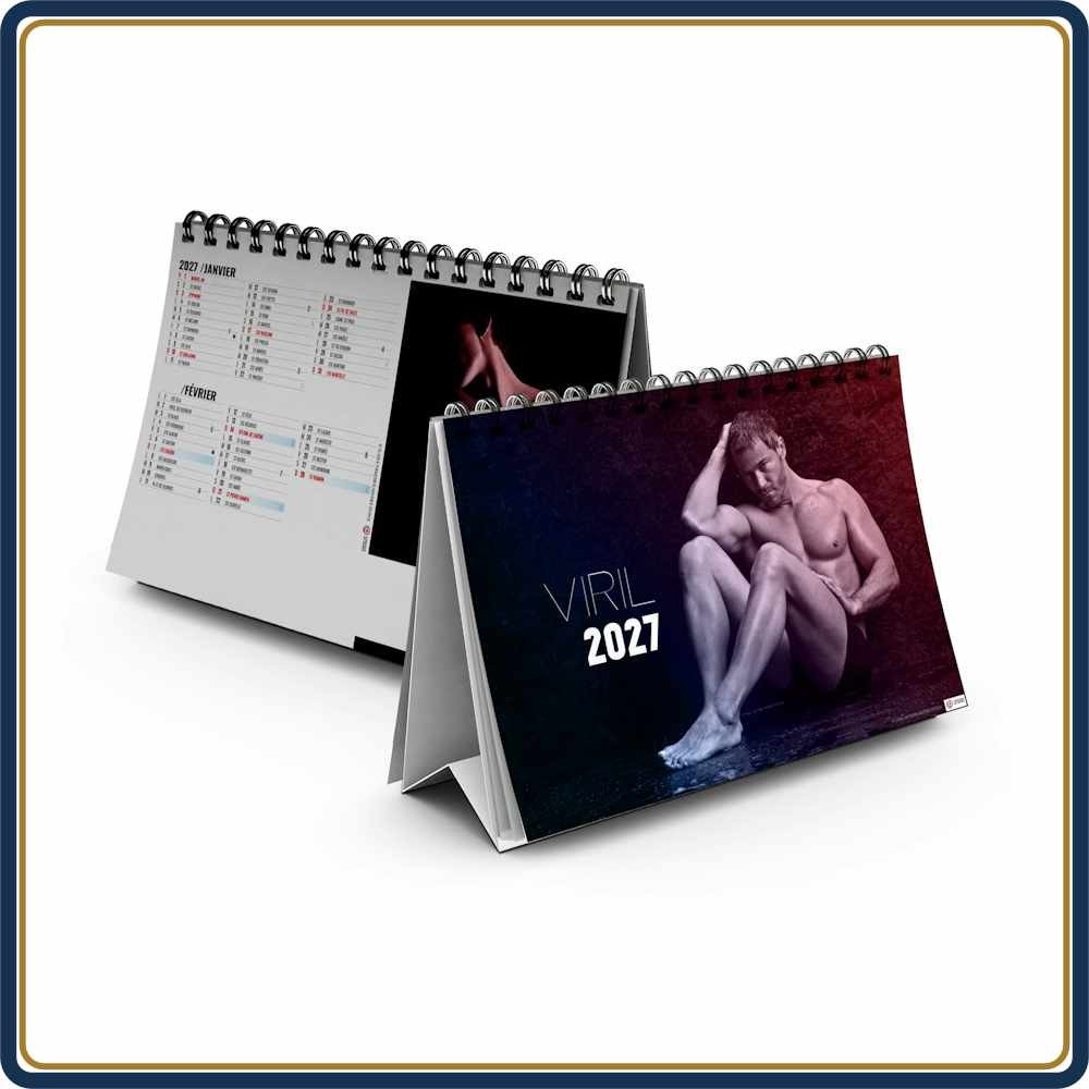 CHEVALET VIRIL 7 FEUILLETS - 2027 | Le Calendrier Pub